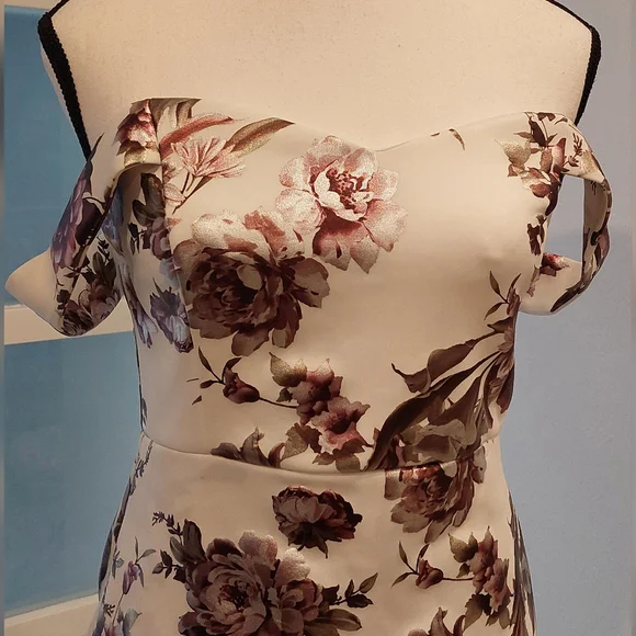 Guess Silver One Shoulder Sheath Dress for Weddings - Picture 2 of 10